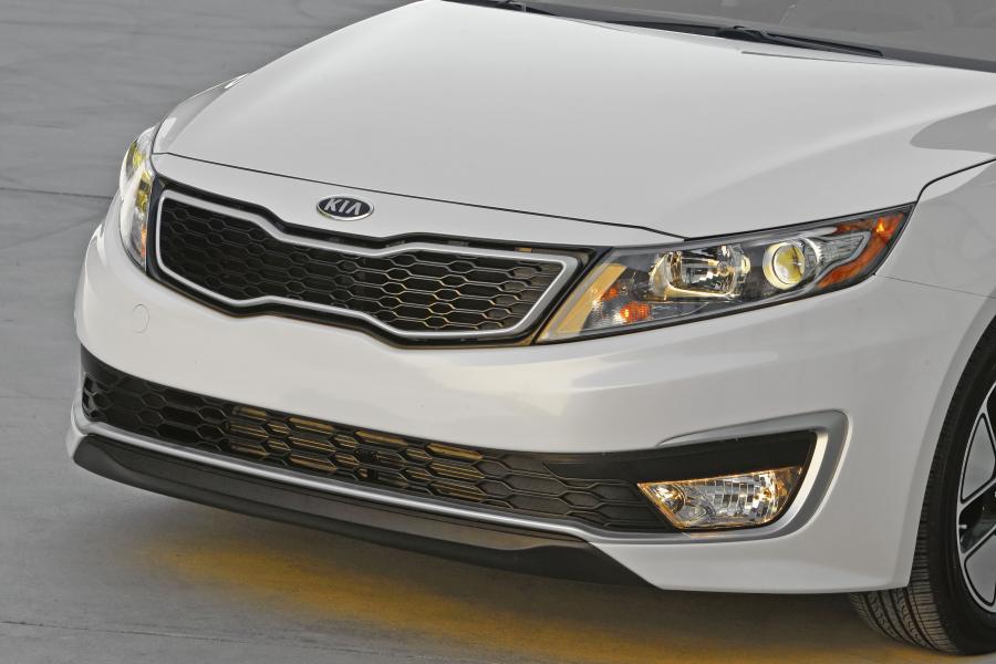  Kia Optima Hybrid 2012 года  (фото 17 из 32)